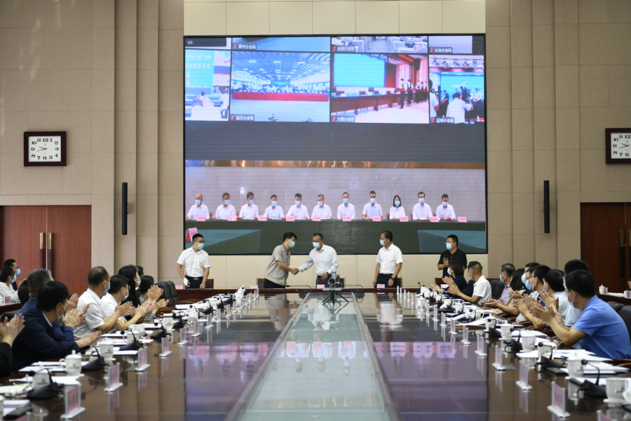 签约.jpg 签约.jpg