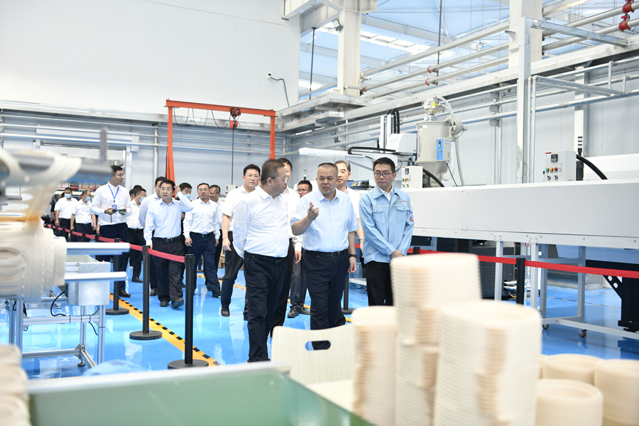 参观企业.jpg 参观企业.jpg